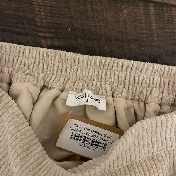 Women's Cream Skirt - Picture 4 of 4